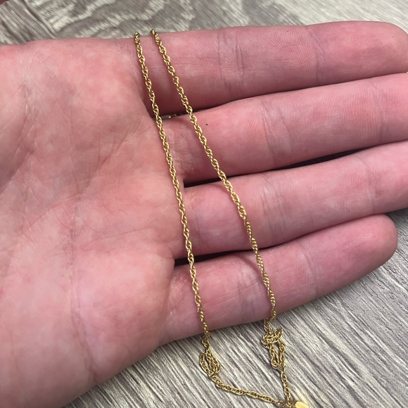 Like New! Vintage Nina Ricci Gold Pendant Necklace - Picture 5 of 7